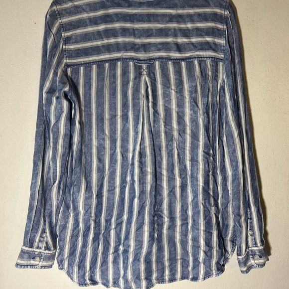 American Eagle Boyfriend Fit Button Up Stripped Shirt Size L - Picture 2 of 4